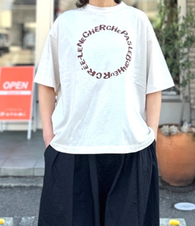 ESTROISLOSE　フルタンブラー天竺 5分袖 プリント Tシャツ（アイボリー）EC26205