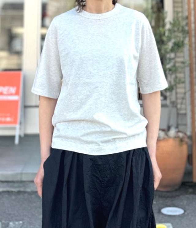 ESTROISLOSE　シック天竺 ちょうどいいサイズ Tシャツ（オートミール）EC26208