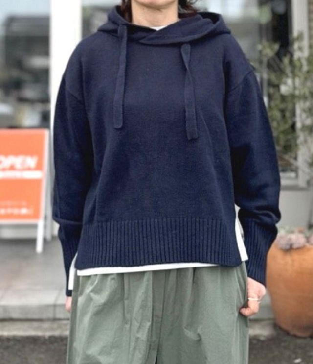 mao made　再登場！！！ 気持ち ちょい短め フード付き プルオーバー（ブラックネイビー）611105