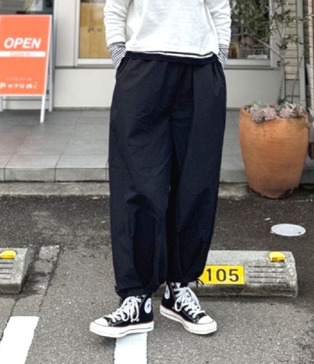 mao made 裾タック&ドロスト ボリューミー パンツ(ブラック)611302