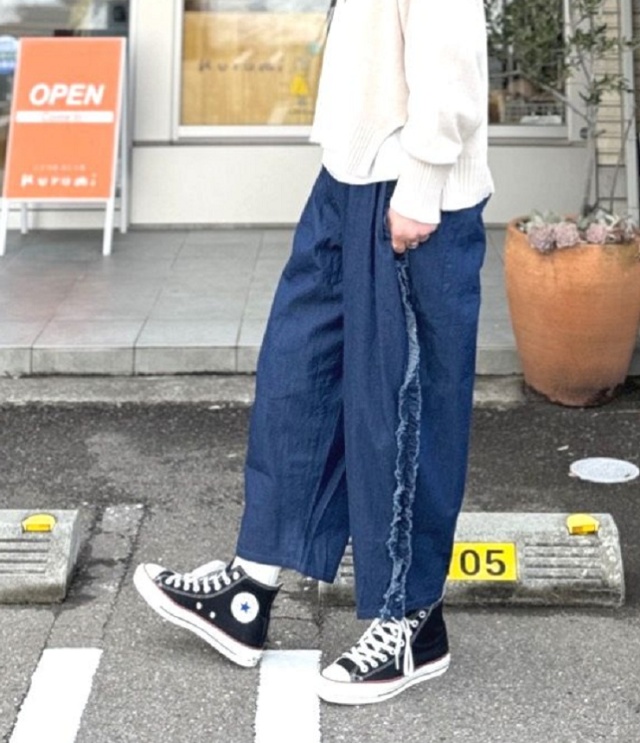 mao made　サイドふりふり ゆったりサイズの テーパード パンツ（インディゴ）611313