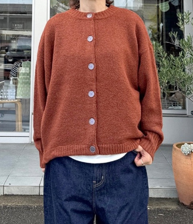 mao made　バックタック ドロストコード入り カーディガン（オレンジブラウン） 551122