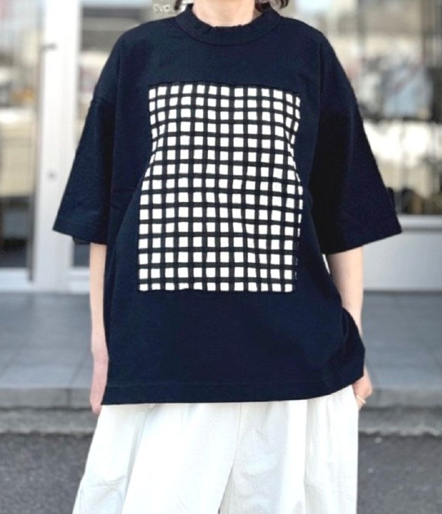 prit 17/1空紡天竺×10/1ムラ糸プリント 5分袖フレーム Tシャツ(クロ×チェック) P91638