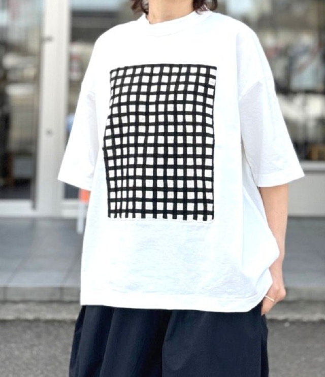 prit 17/1空紡天竺×10/1ムラ糸プリント 5分袖フレーム Tシャツ(シロ×チェック) P91638