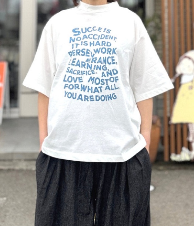 ESTROISLOSE　フルタンブラー天竺 5分袖 プリント Tシャツ（オフ）EC26109