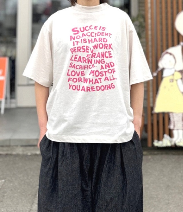 ESTROISLOSE　フルタンブラー天竺 5分袖 プリント Tシャツ（アイボリー）EC26109
