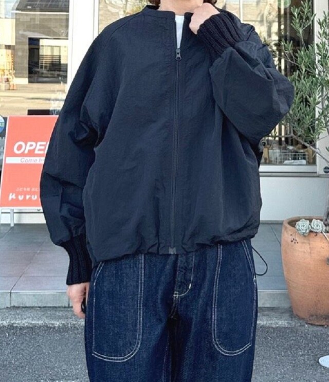 mao made　ざっくりリブがポイント バンドカラー ジャケット（ブラック） 541306