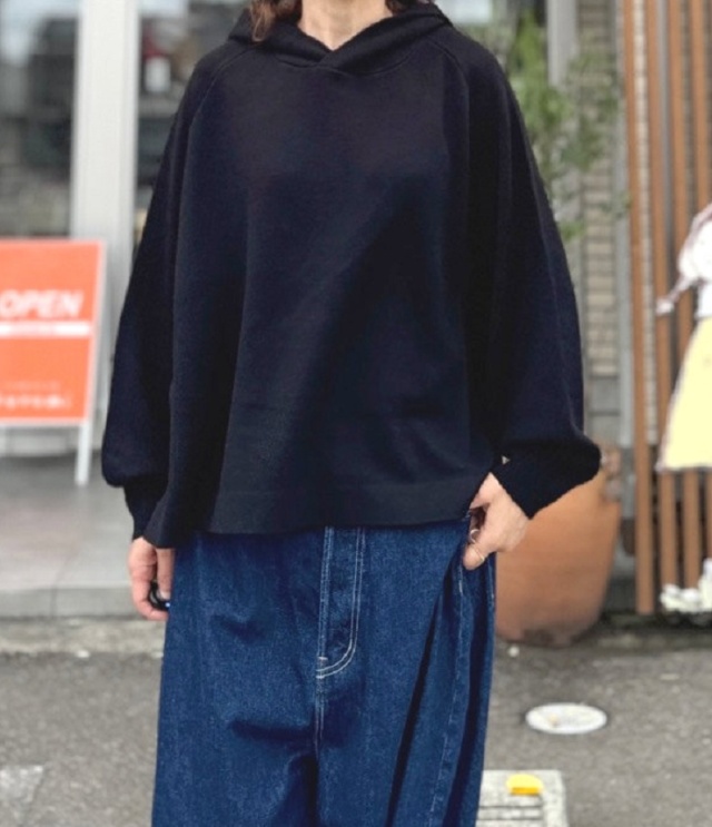 mao made　フード付き ラグラン ワイド ワイド プルオーバー（ブラック）641144