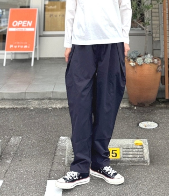 OFFICIAL TEAM　ツイル ワイド タック パンツ　チャコールグレー（アダルト） 1226150M　#NEEDLE WORKS_OFFICIAL TEAM_NEWO