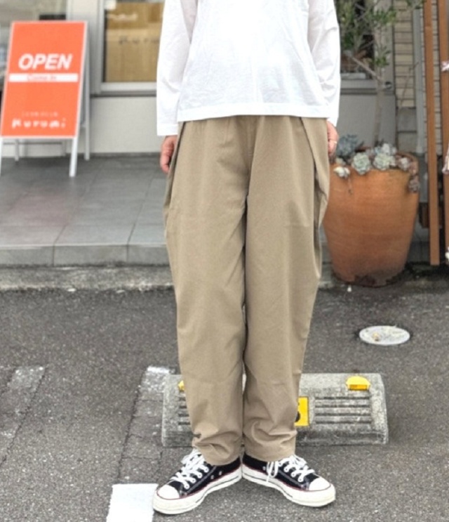 OFFICIAL TEAM　ツイル ワイド タック パンツ　モカ（アダルト） 1226150M　#NEEDLE WORKS_OFFICIAL TEAM_NEWO