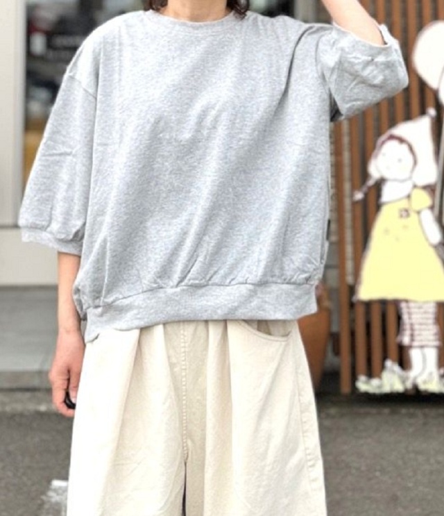 NEEDLE WORKS　袖パフ Tシャツ　トップグレー（レディース） 2126214　#NEEDLE WORKS_OFFICIAL TEAM_NEWO