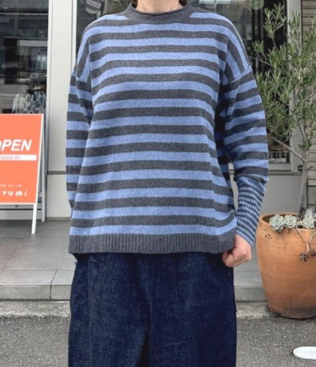 【40%OFF】mao made　ほんのりAライン バックスリット プルオーバー（チャコール×ブルー） 541138