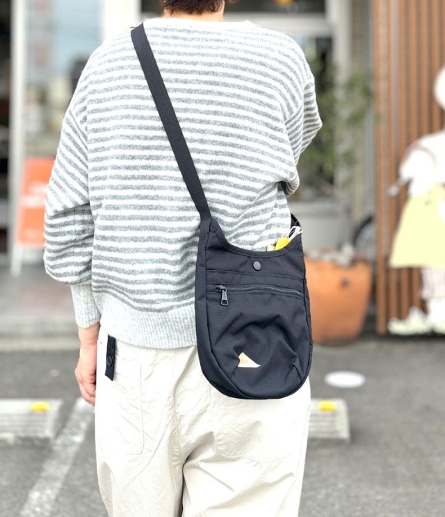 KELTY  ケルティ　MINI CURVE SHOULDER ミニカーブショルダー（ブラック)