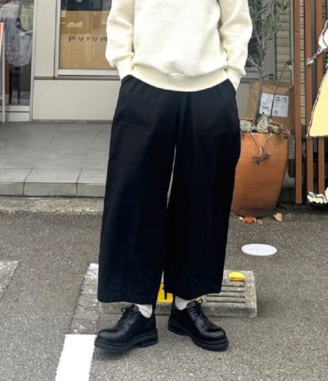 【20%OFF】prit　バックサテン 裾ダーツ ベイカーパンツ（クロ） P70618