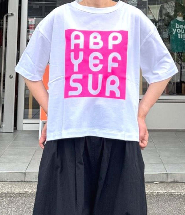 mao made　LOGO IN A SQUARE TEE（ホワイト×ピンク） 531203
