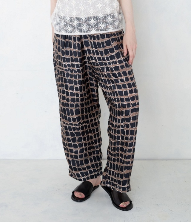 tsukinowa 石畳柄のテロテロパンツ(キャメルブラック) TP070