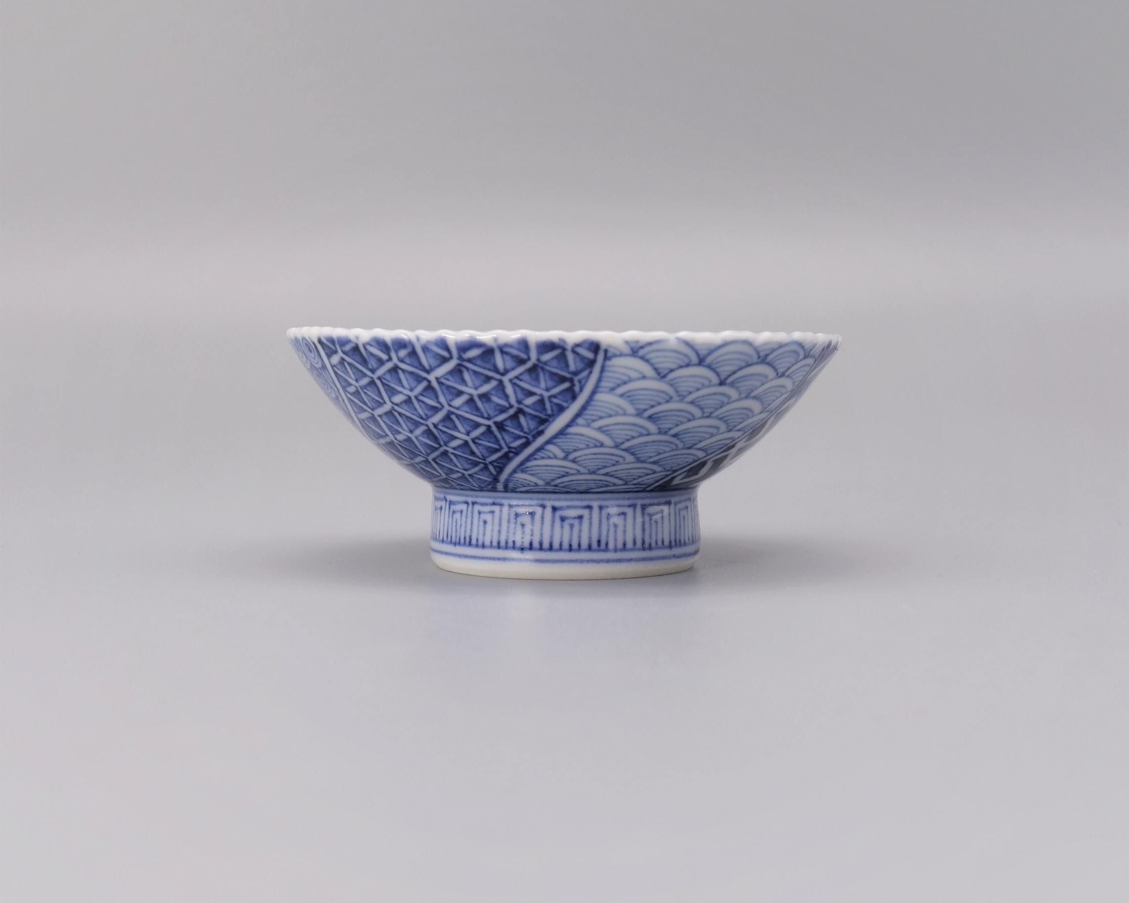 山本長左氏（妙泉陶房）径14cm 陽刻芙蓉手　1枚 山本長左（やまもとちょうざ） 【山本長左】6号皿 陽刻芙蓉手〈1