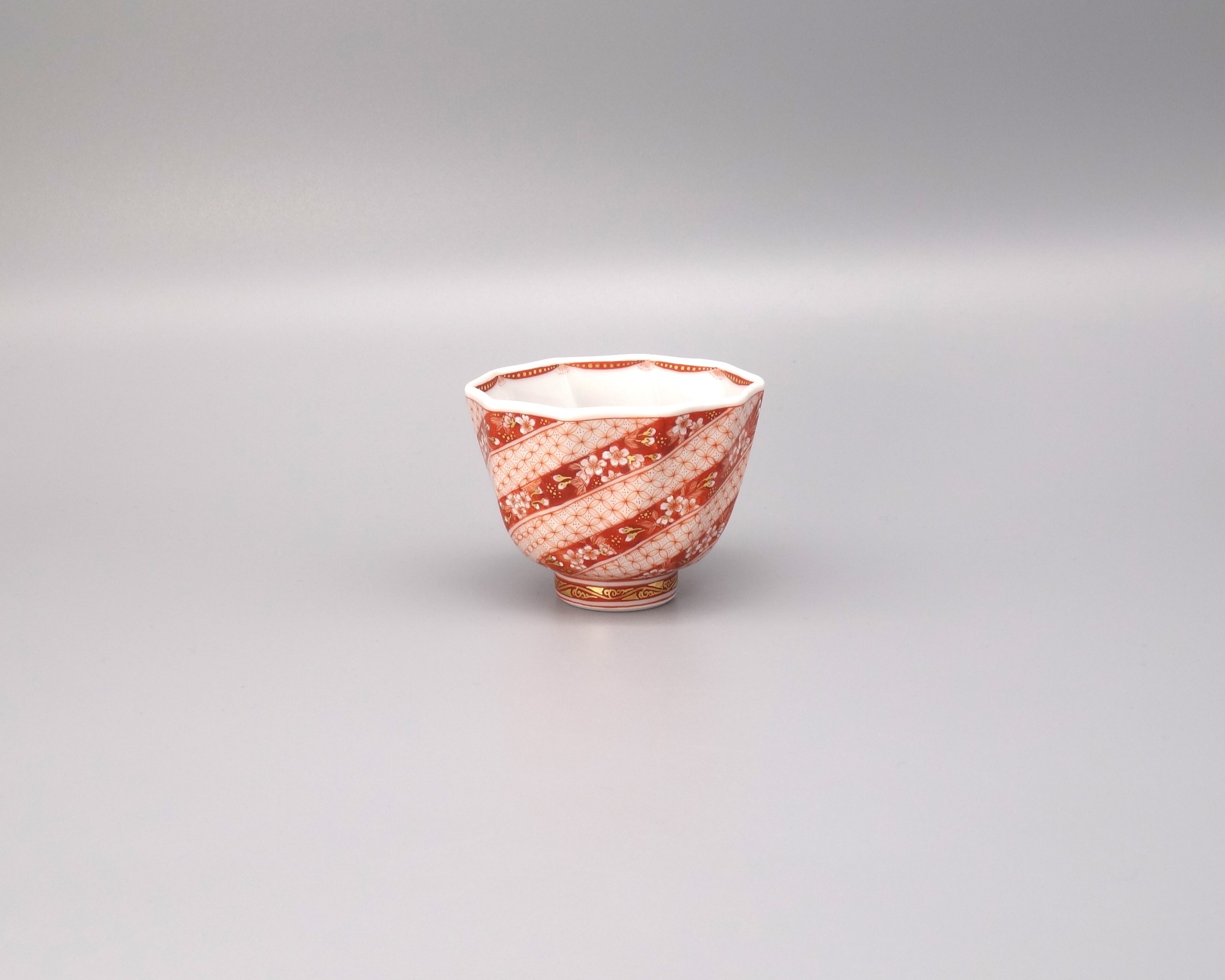 【正規品】 ぐい呑（捻り面取り） ] 福島武山 [ 赤絵「爛漫」（中桜に鳥） 工芸品