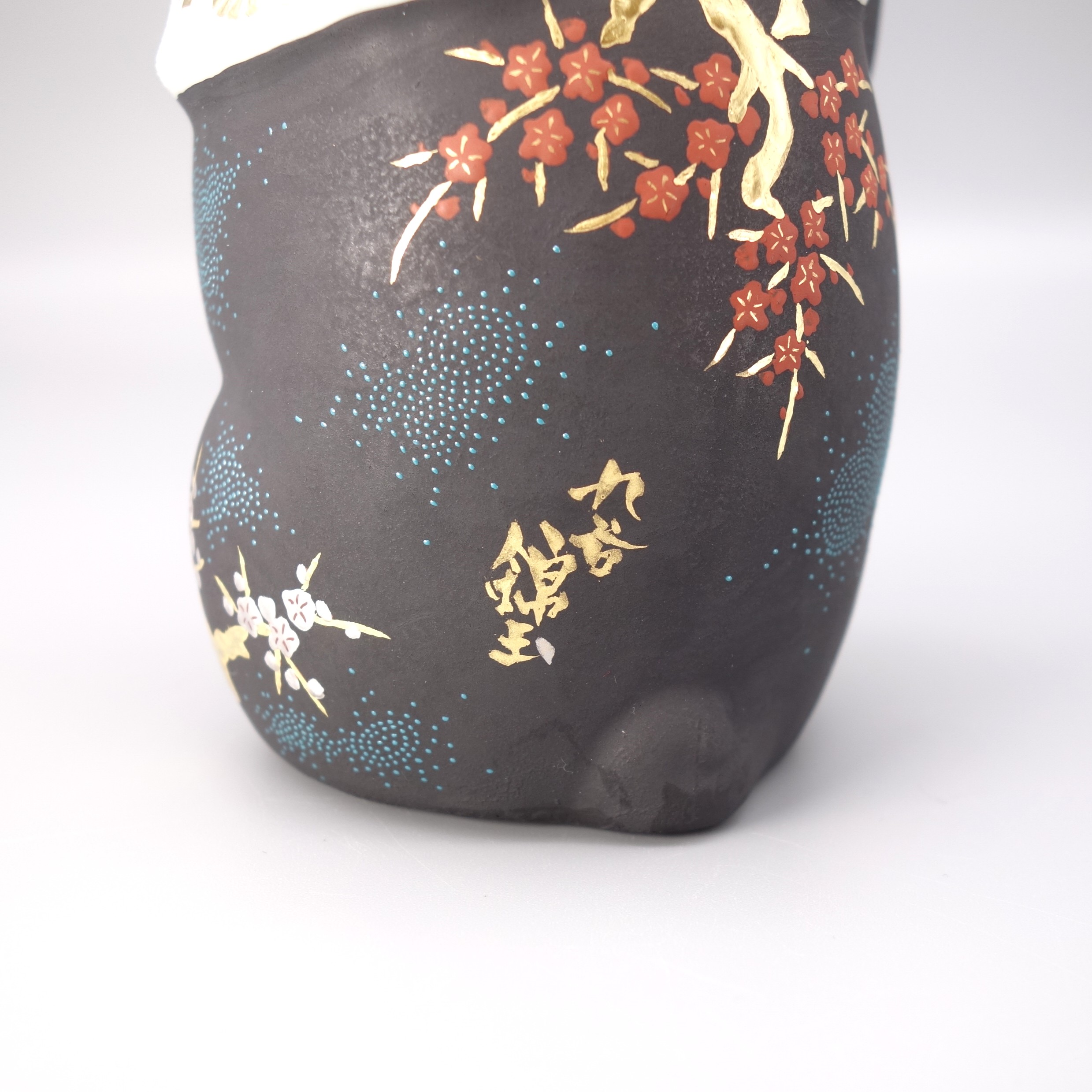 九谷焼5.2号招猫（右手上げ） 白金盛渦打青白粒（木札付） [ 三代 仲田