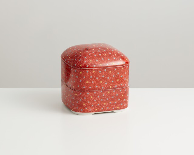 九谷焼 茶碗 花詰金彩 中田龍山 共箱 栞 黄布 未使用旧家蔵出 蒐集家放出美品 九谷焼 茶碗 花詰金彩 中田龍山 共箱 栞 黄布 未使用旧家蔵出