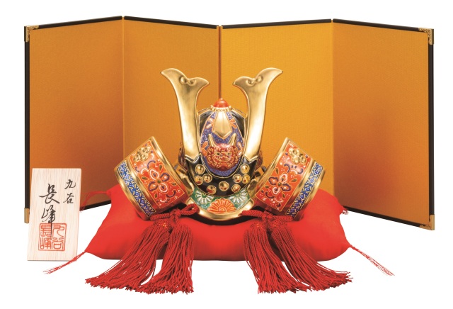 九谷焼五月人形 6.5号兜　金赤盛 (布団・金屏風・立札付)  [ 長峰窯 ]