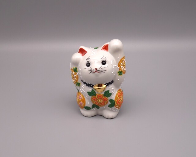 独特な風合がかわいい、九谷焼の招き猫です。