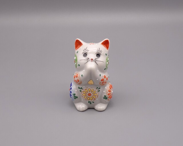 独特な風合がかわいい、九谷焼の招き猫です。