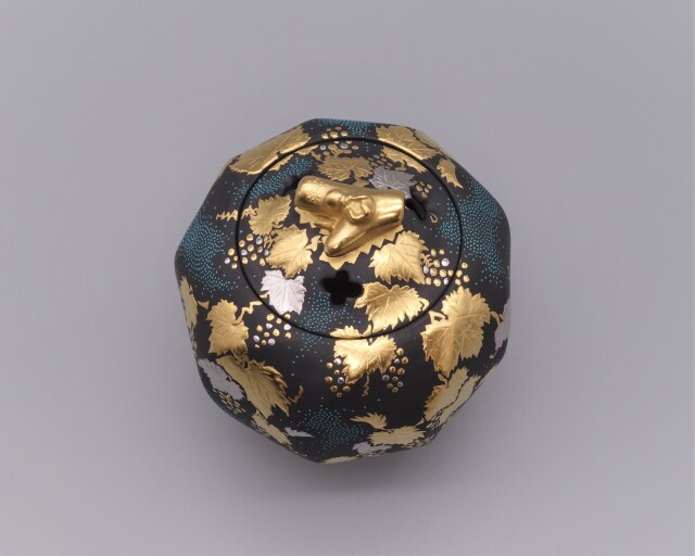 香炉（4号） 白金盛渦打青粒山葡萄図 [ 三代 仲田錦玉 ]