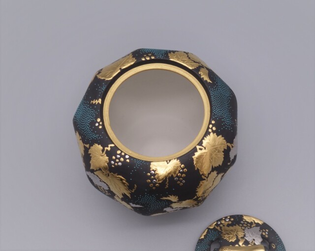 香炉（4号） 白金盛渦打青粒山葡萄図 [ 三代 仲田錦玉 ]