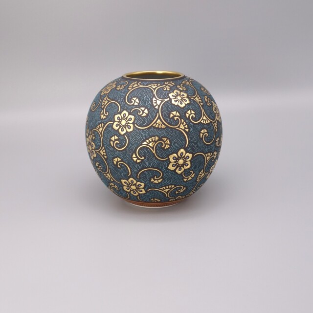 渦打青粒の巨匠 仲田錦玉の新作香炉 [九谷焼]