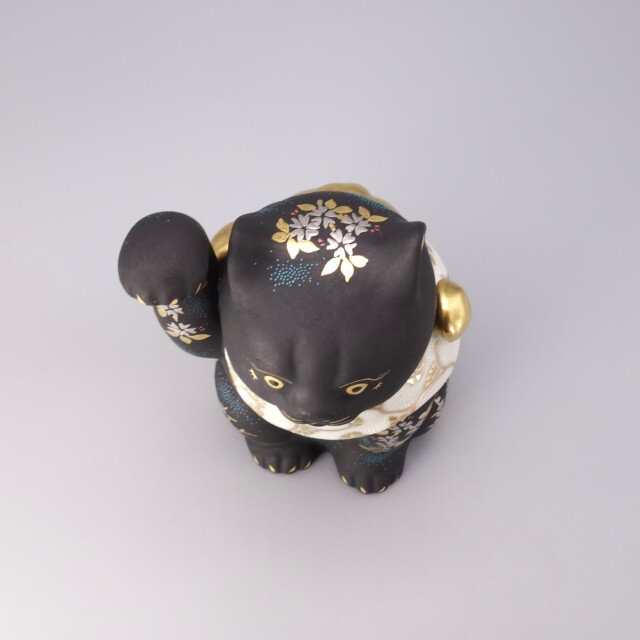 仲田錦玉作　九谷焼　招き猫 下野邦子作 いっちん華盛招き猫です😸✨🌼 上絵付けだけでなく立体的に