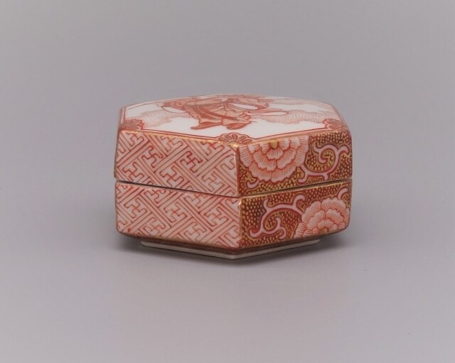 香合（六角） 赤絵細描仙人の図 [ 大酒清山 ]