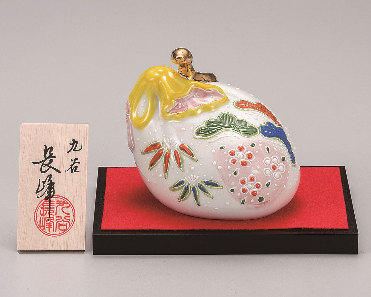 九谷焼縁起干支　4号宝袋巳　盛（飾台・敷物・立札付）　[ 長峰窯 ]