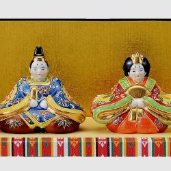【送料無料】【雛人形】桃の節句 ギフト ご贈答品に 九谷焼3号雛人形 盛 （台/屏風/立札付）