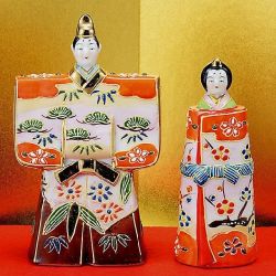 【送料無料】【雛人形】桃の節句 ギフト ご贈答品に 九谷焼4号立雛 盛 （台/屏風/敷物/立札付）