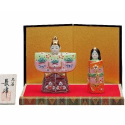 【送料無料】【雛人形】桃の節句 ギフト ご贈答品に 九谷焼3.8号立雛 ひわ桃盛 （台・敷物・立札・屏風付）