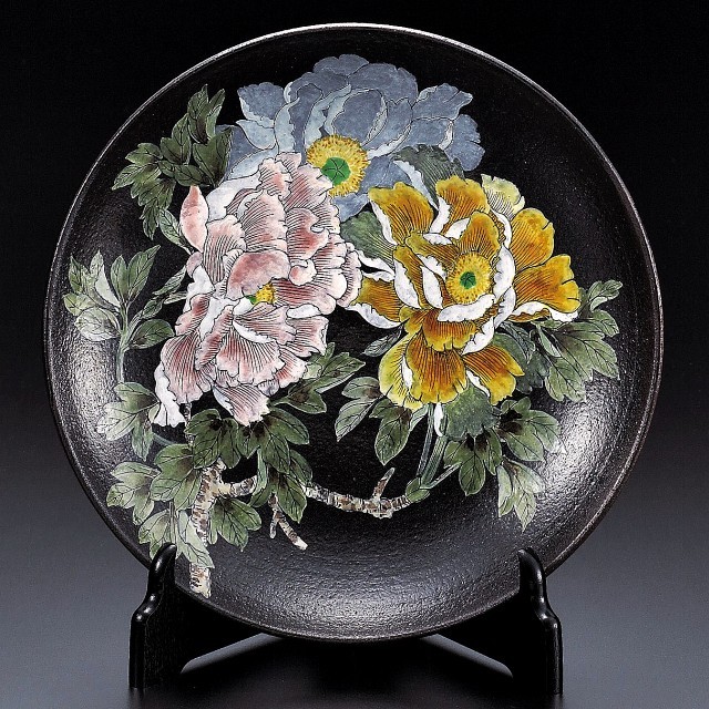 ご贈答品に九谷焼の縁起物を・・・九谷焼10号飾皿 牡丹の図 澤田富雄