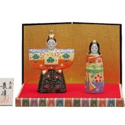 【送料無料】【雛人形】桃の節句 ギフト ご贈答品に 九谷焼4.7号立雛 三色盛 （台・敷物・立札・屏風付）