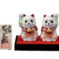 九谷焼ギフト ご贈答品 御祝い 九谷焼2号ペア招き猫 白盛(台・敷物・立札付）