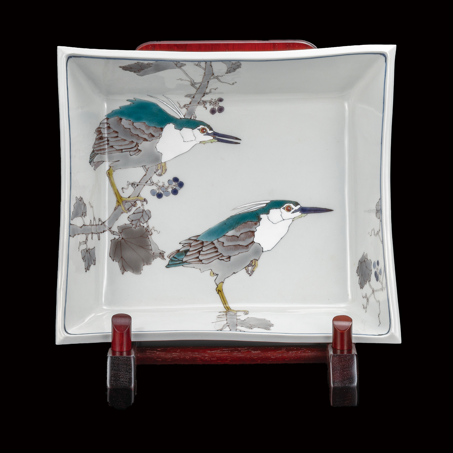 飾鉢・五位鷲の図（皿立付）