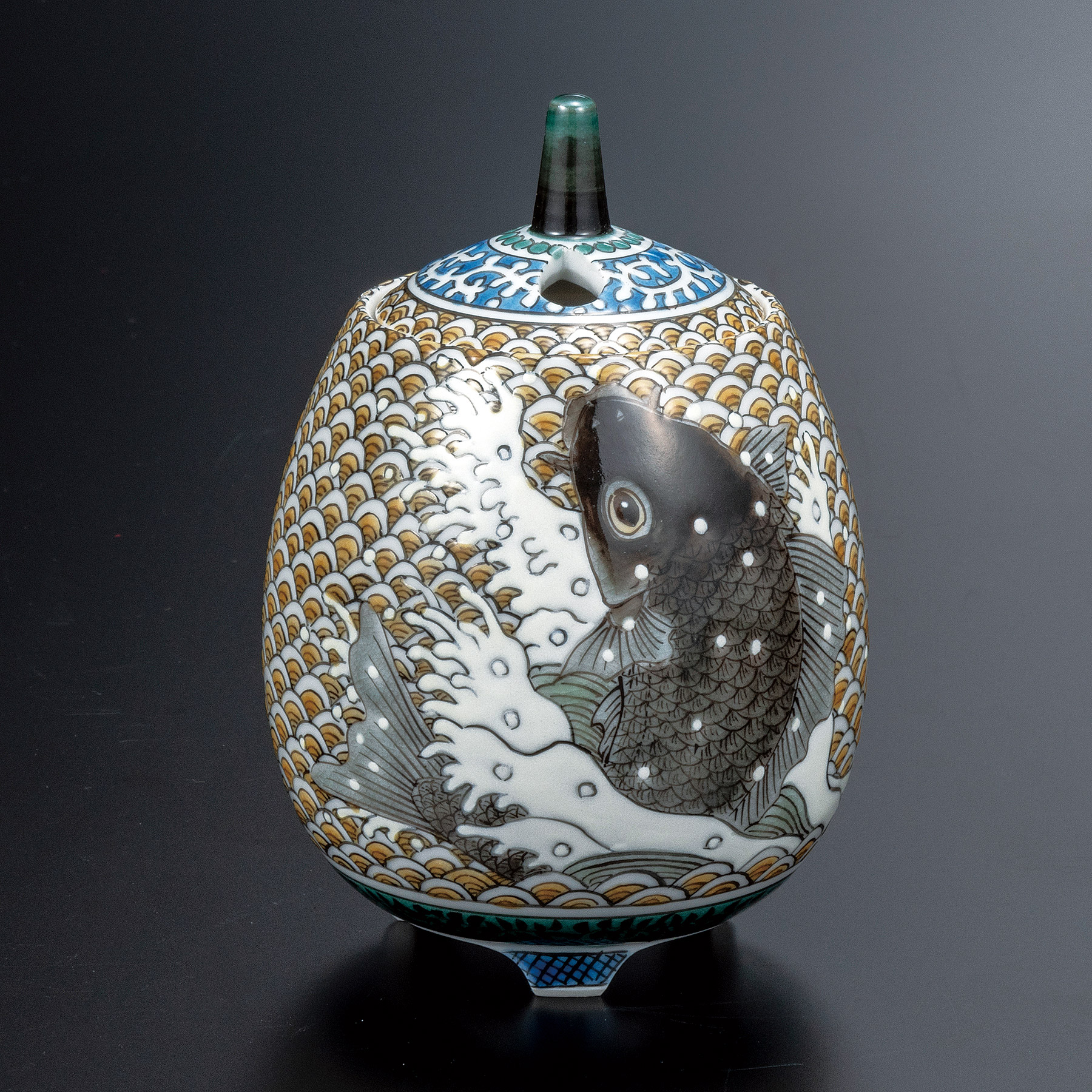 4号香炉・登り鯉