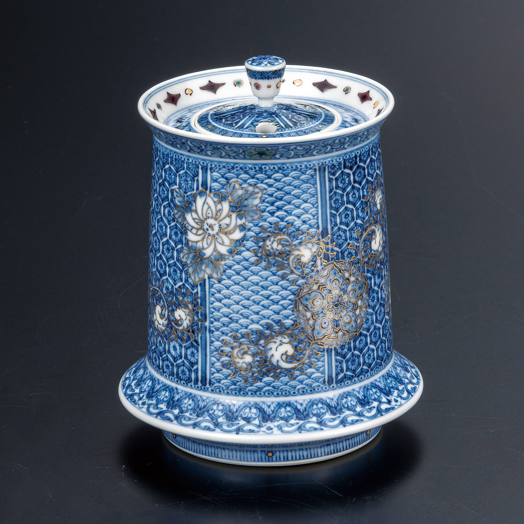 3.8号香炉・青華金彩幻花文