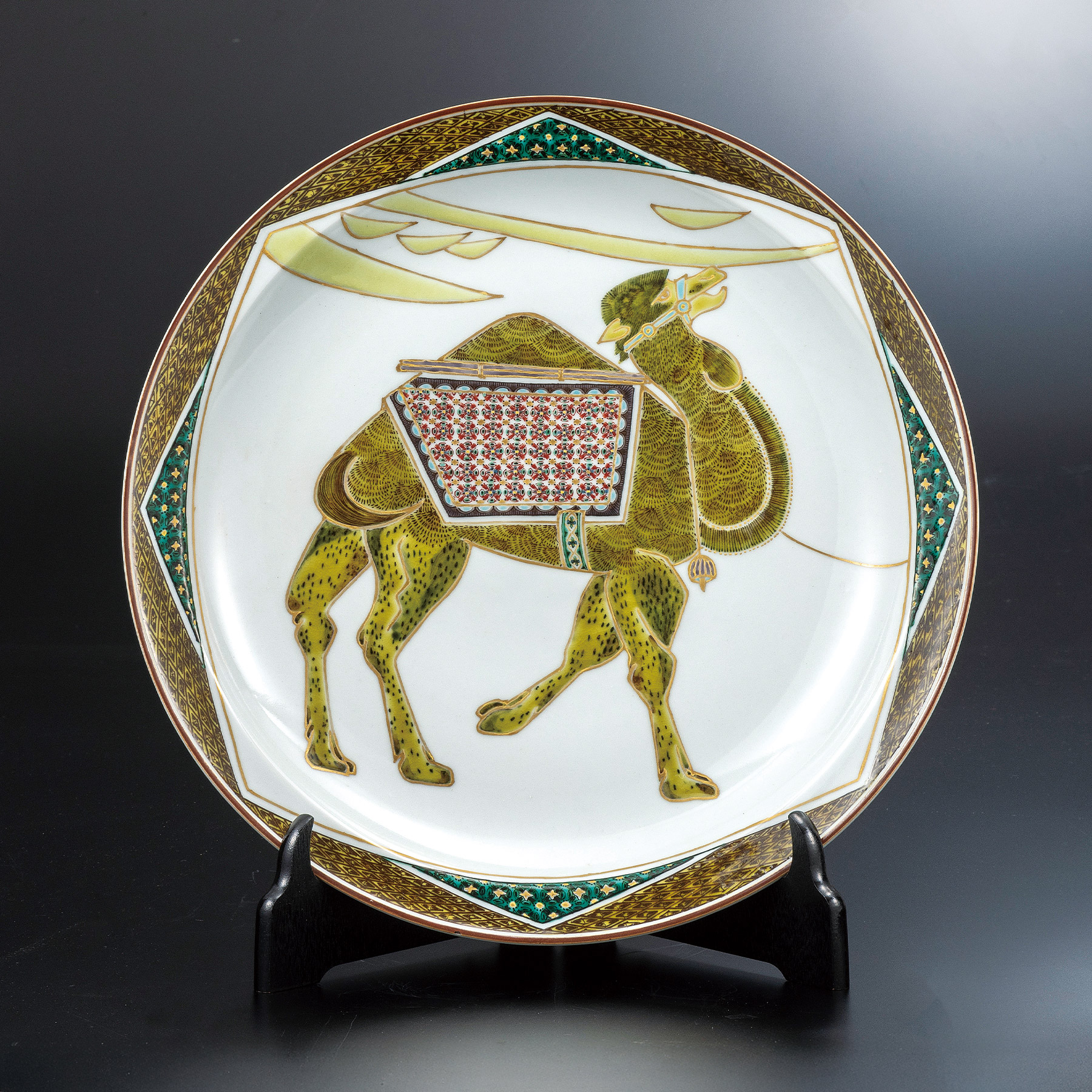 12号飾皿・色絵駱駝図（皿立付）