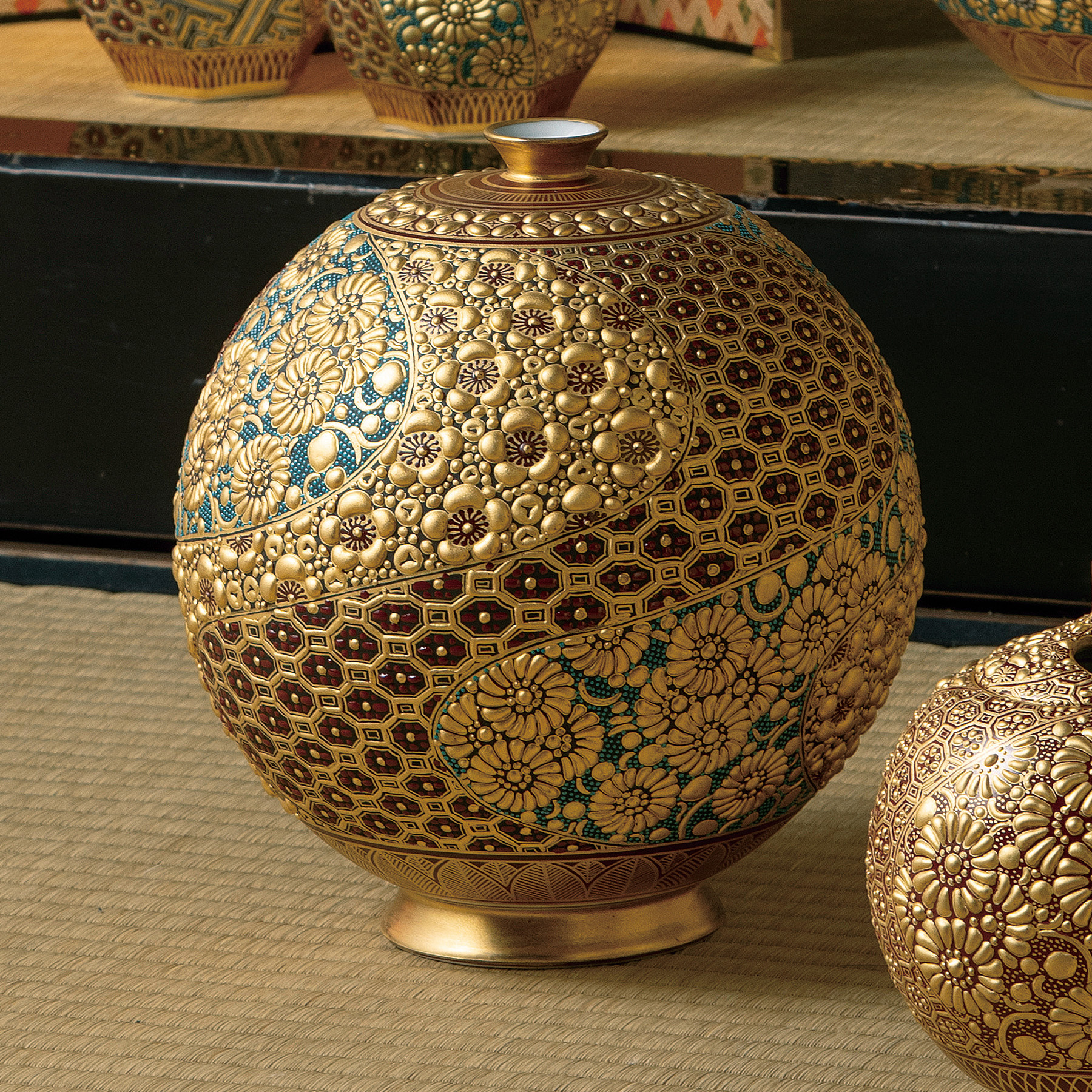 6.5号飾壺・本金盛割取小紋