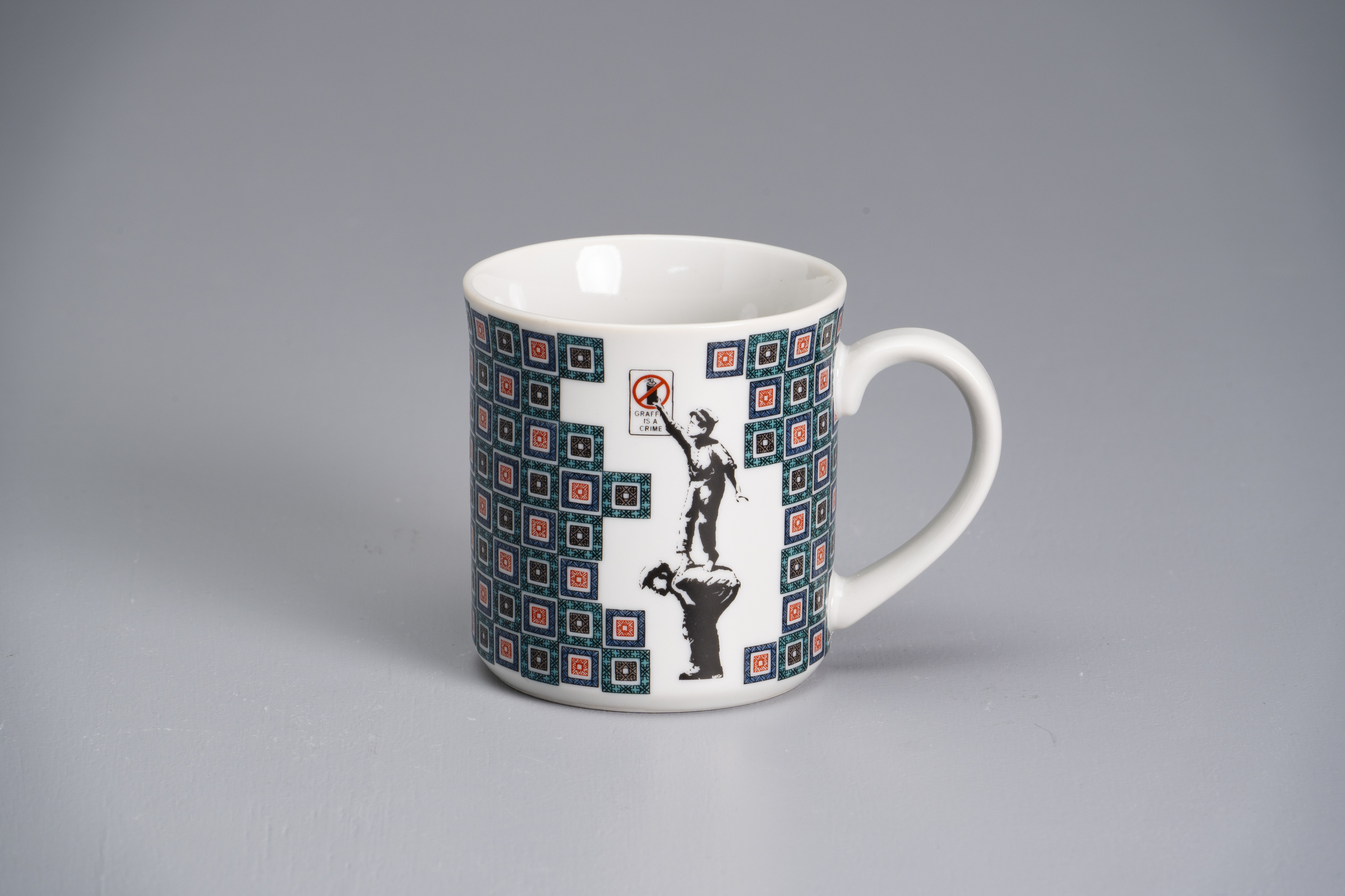 マグカップ・Banksy's Graffiti is a Crime