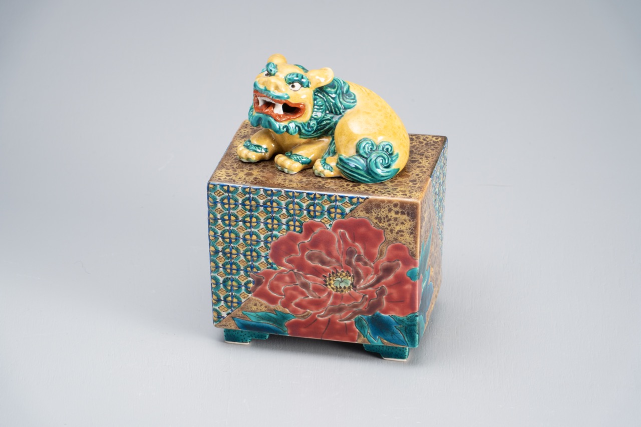 獅子香炉・富貴花