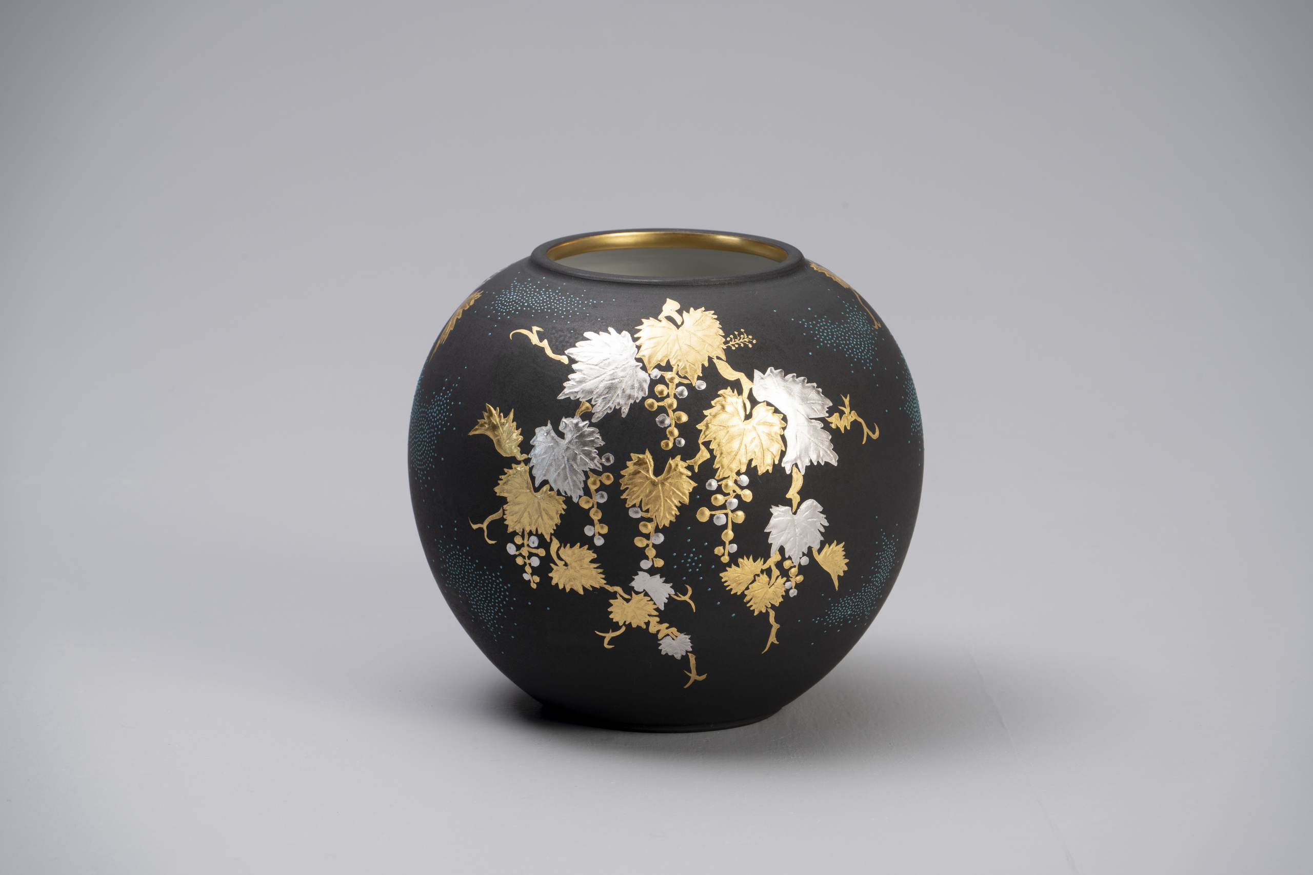 丸小花入・白金盛葡萄図青粒