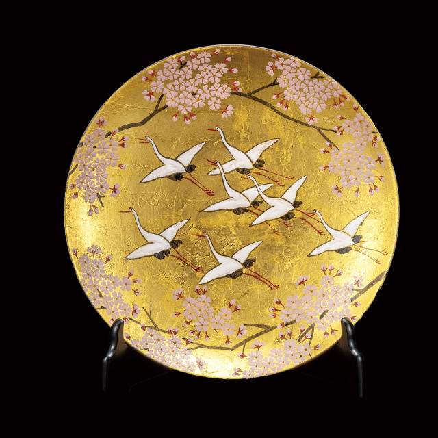 10号飾皿・金箔彩鶴（皿立付）