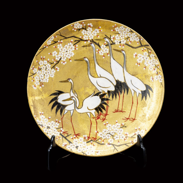 12号飾皿・金箔彩群鶴（皿立付）