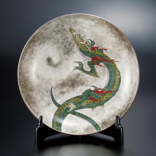 12号飾皿・金雲昇龍図（皿立付）